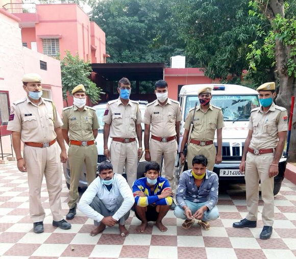 सटोरियों (Bookies) को पकड़ने गई पुलिस पर हमला करने वाले तीन आरोपी गिरफ्तार, शेष की तलाश जारी, आधा दर्जन से अधिक पुलिसकर्मी जख्मी