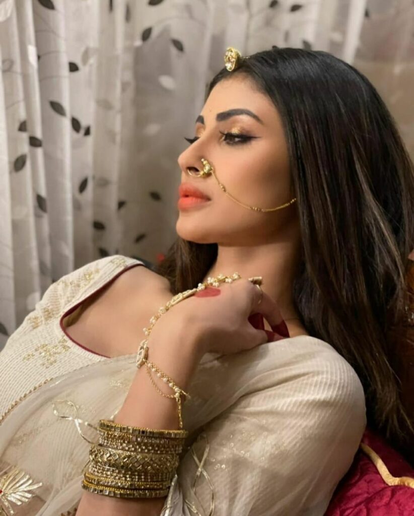 Mouni Roy: मौनी रॉय का नया राजस्थानी लुक, 7 लाख से ज्यादा लोगो ने किया पसंद