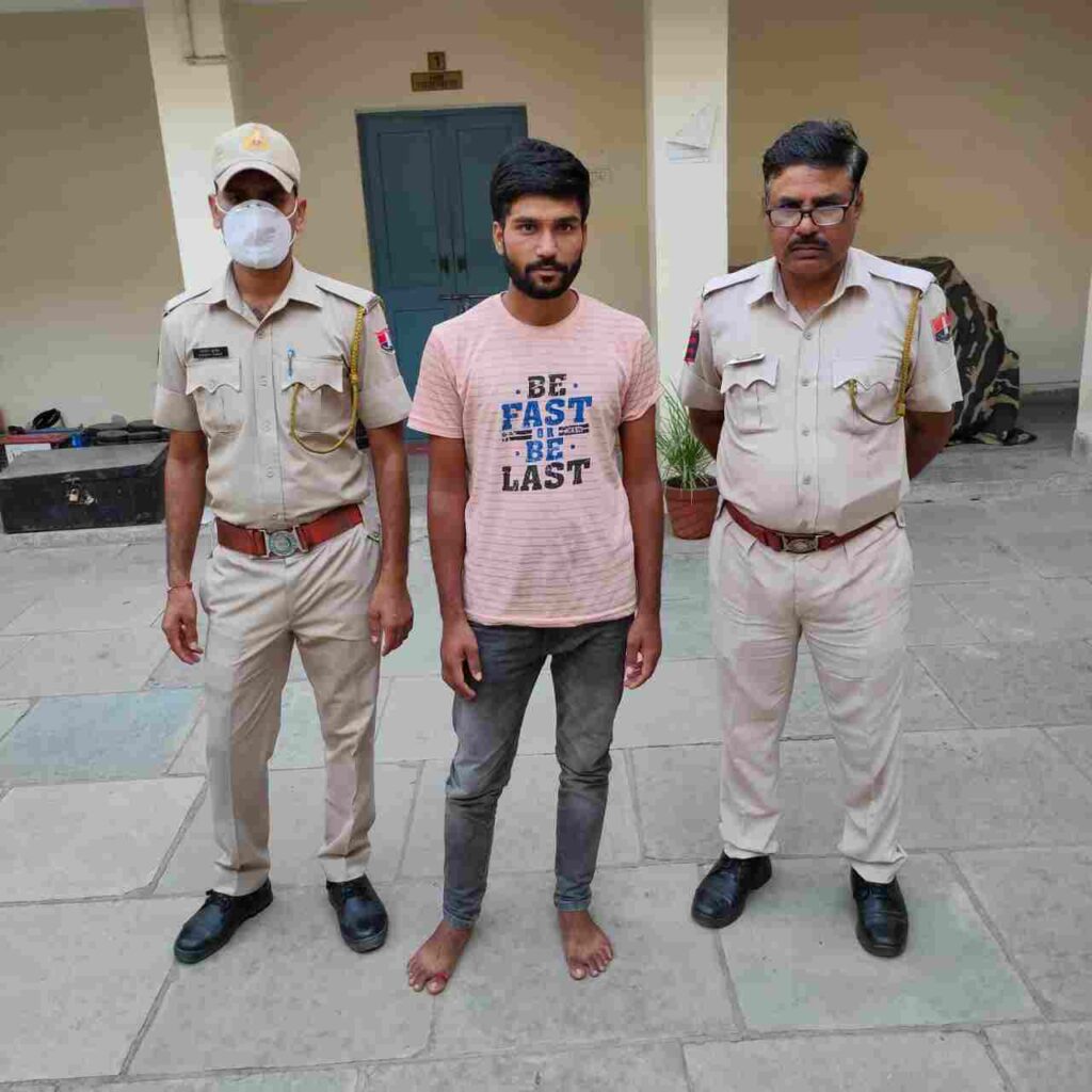 शास्त्रीनगर थाना पुलिस ने 20.50 लाख की लूट (Loot) की झूठी वारदात का पर्दाफाश करते हुए षडयंत्र कर धोखाधड़ी (Fraud) करने वाले को गिरफ्तार किया है।