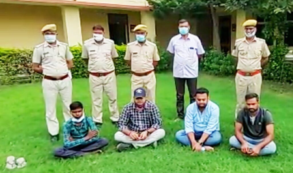 कालाडेरा थाना पुलिस ने धार्मिक भावना को ठेस पंहुचा सिक्ख (Sikh)  समुदाय के व्यक्ति के साथ बेरहमी से मारपीट करने वाले आरोपियों को गिरफ्तार कर लिया है। 