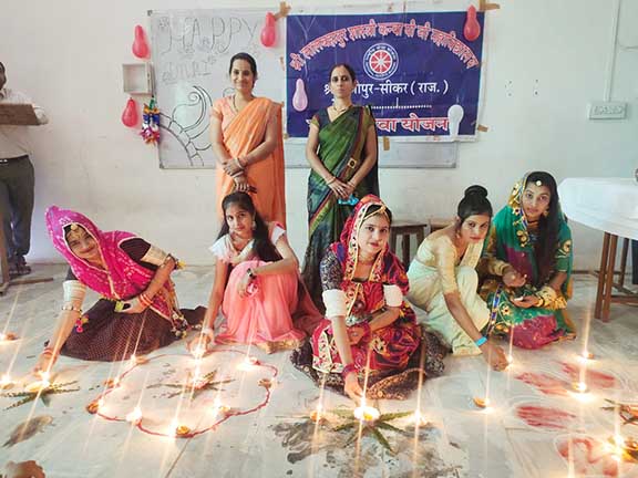 श्रीमाधोपुर स्थित स्थानीय श्री लाल बहादुर शास्त्री स्नातकोत्तर महाविद्यालय में दीपोत्सव (Deepotsav) कार्यक्रम मनाया गया ।