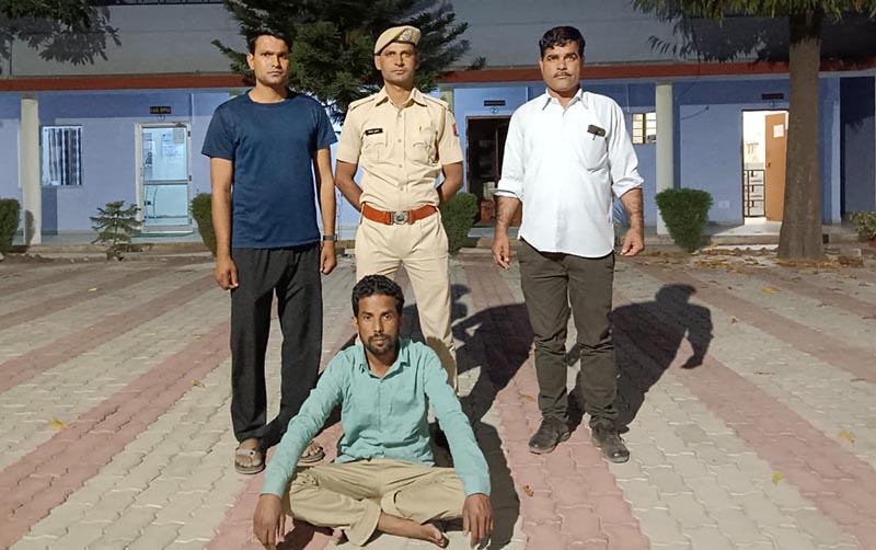 सामोद थाना पुलिस ने शादी के उदेश्य से युवती को अगवा कर दुष्कर्म (Rape) के फरार आरोपी को गिरफ्तार कर लिया है। 