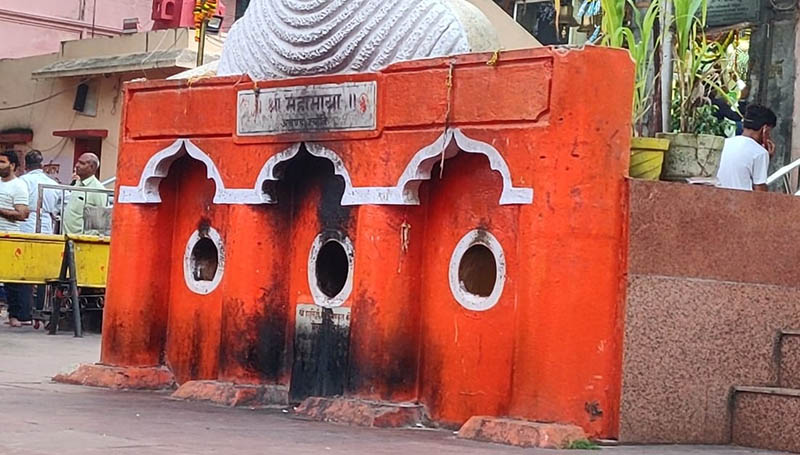 मध्य प्रदेश के उज्जैन में स्थित शिप्रा नदी के रामघाट के नजदीक भैरव पर्वत पर स्थित है प्राचीन श्री हरसिद्धि माता शक्तिपीठ मंदिर (Harsiddhi Mata Temple)। 