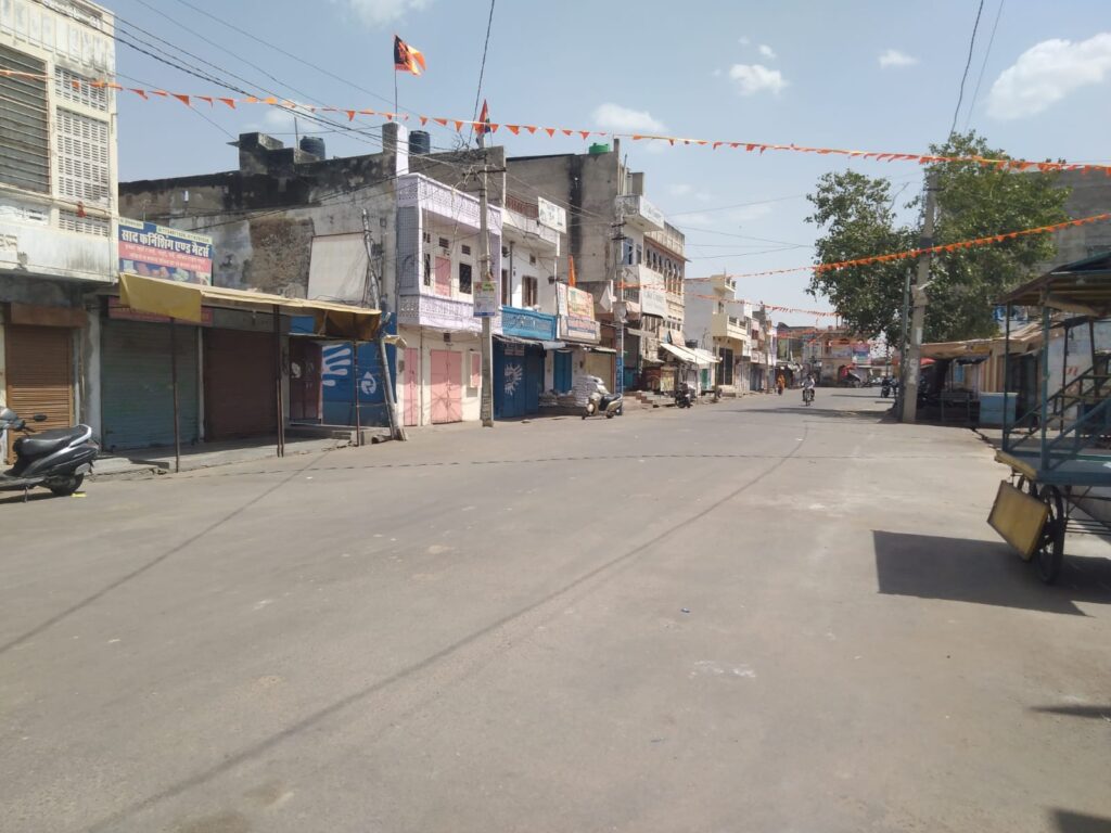 नवगठित दूदू जिले में शामिल करने की संभावना के विरोध में जयपुर जिले की रेनवाल तहसील पूर्णतया (Renwal Closed) बंद रही।