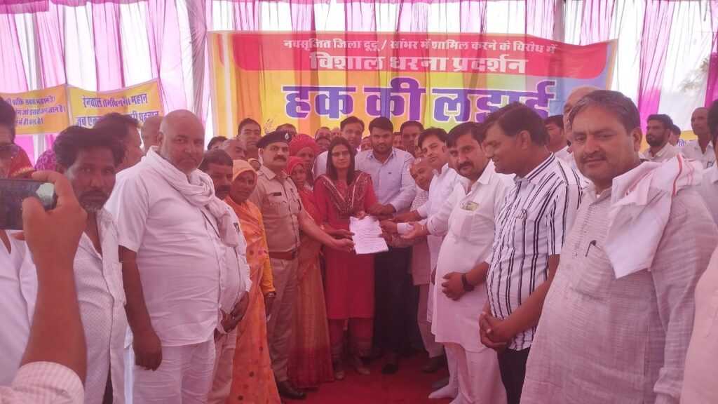 नवगठित दूदू जिले में शामिल करने की संभावना के विरोध में जयपुर जिले की रेनवाल तहसील पूर्णतया (Renwal Closed) बंद रही।